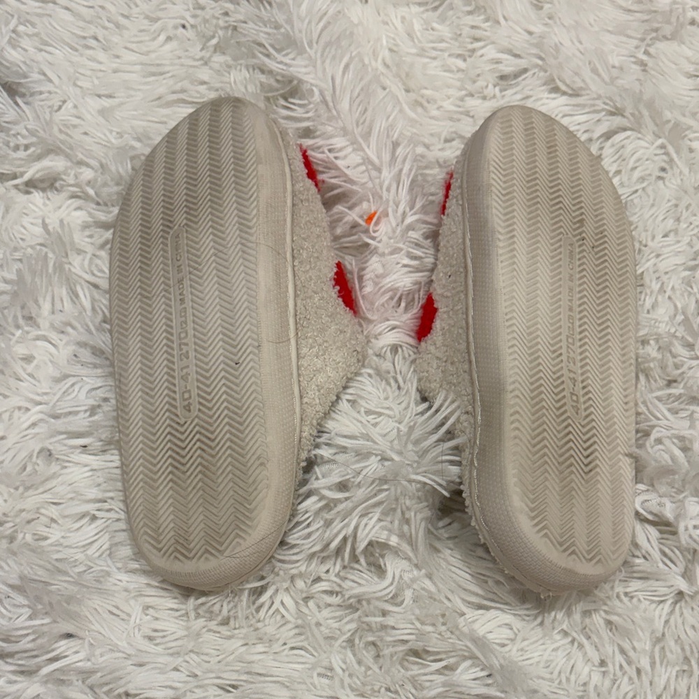 Cozy Slippers with Red Heart Pattern - Picture 3 of 3
